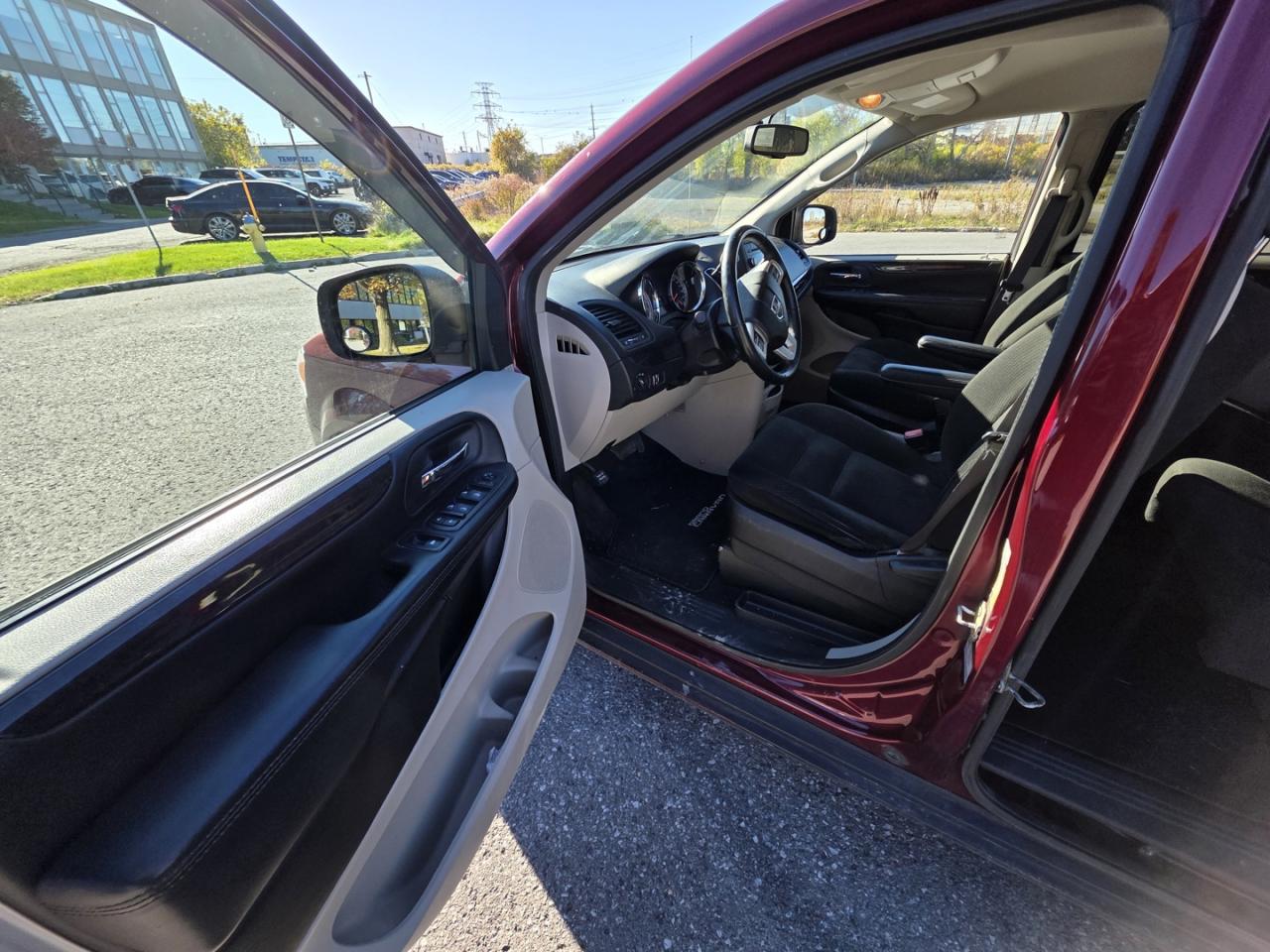 2017 Dodge Grand Caravan SE - Photo #9