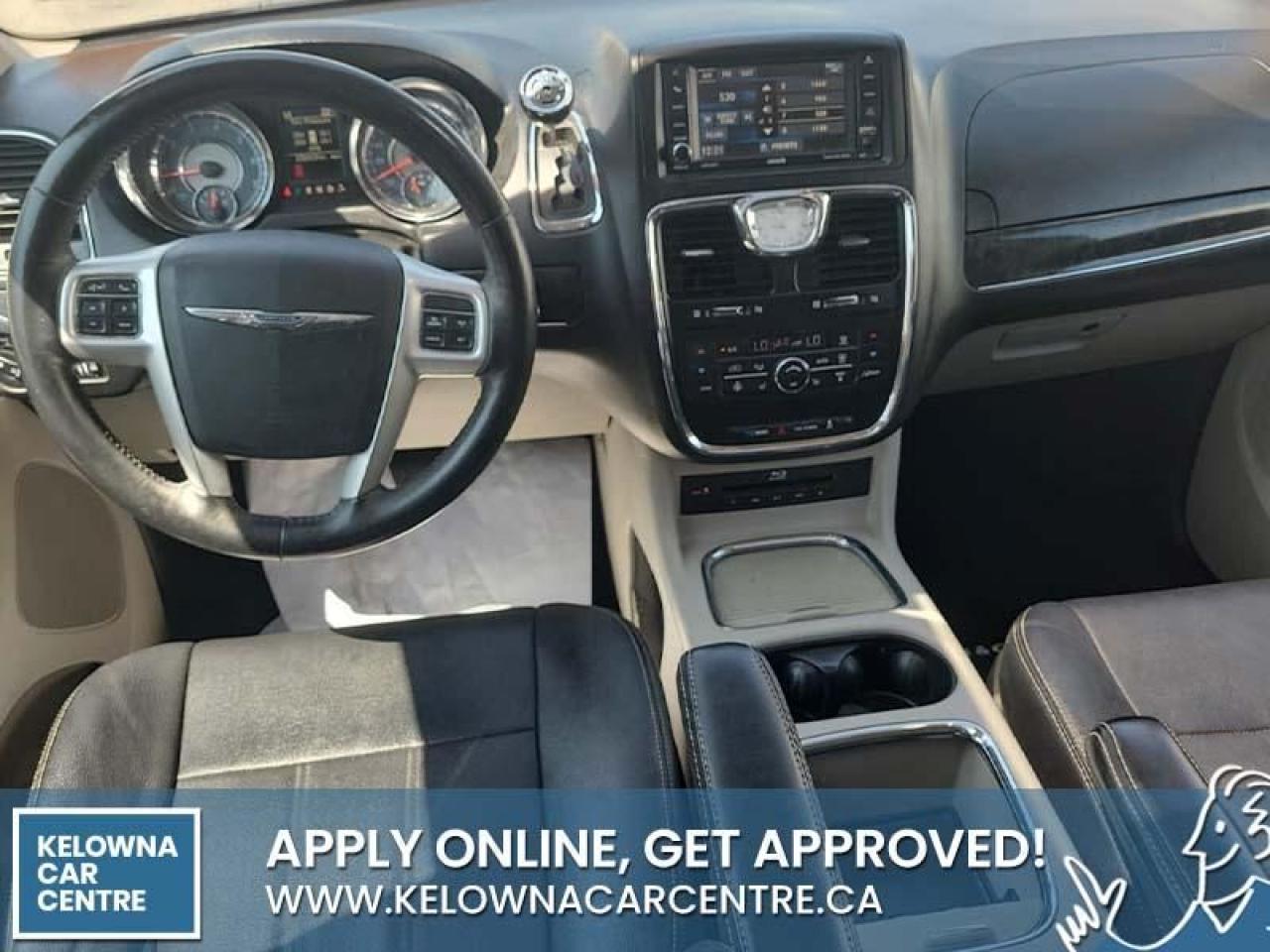 2016 Chrysler Town & Country TOURING - Photo #4