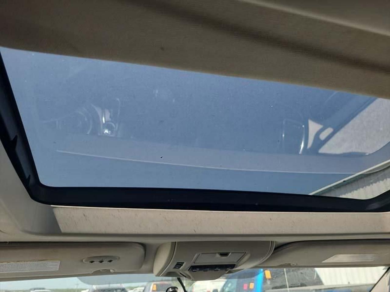 2016 Chrysler Town & Country TOURING - Photo #5