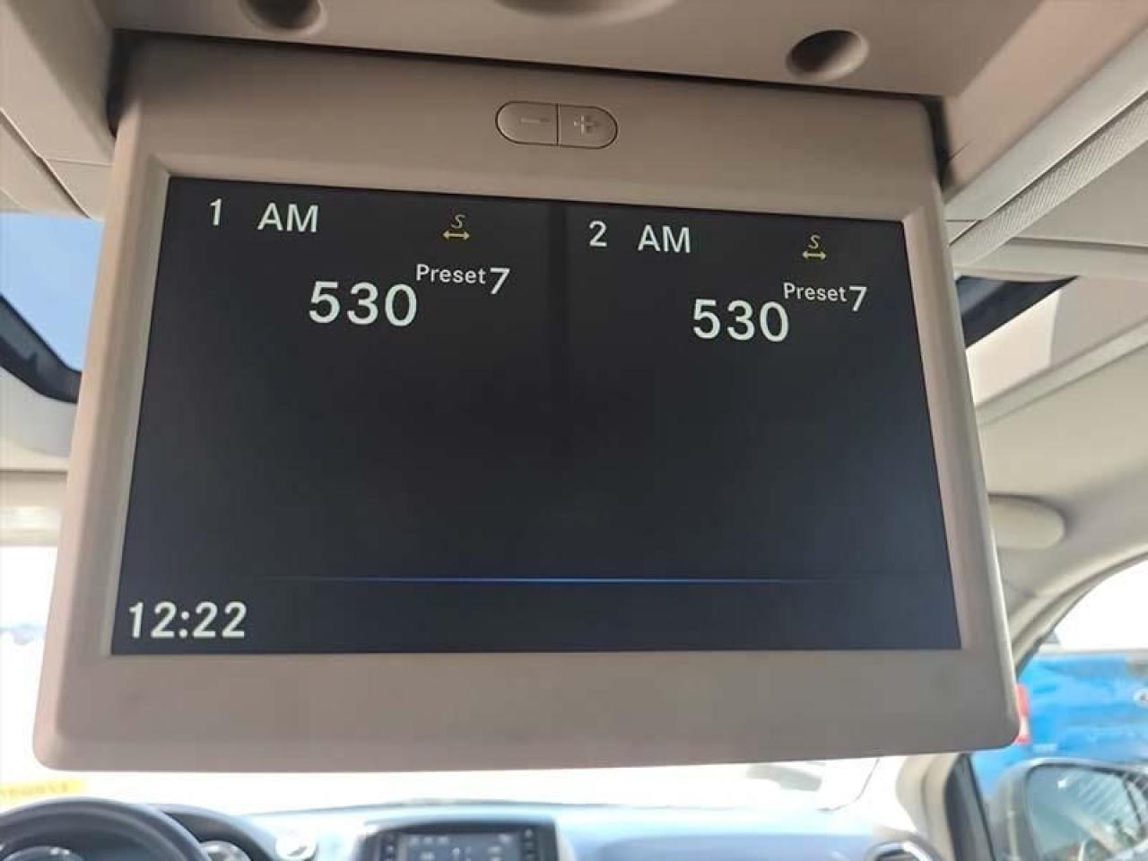 2016 Chrysler Town & Country TOURING - Photo #6