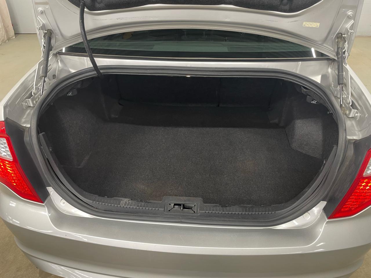 2012 Ford Fusion SEL Photo6