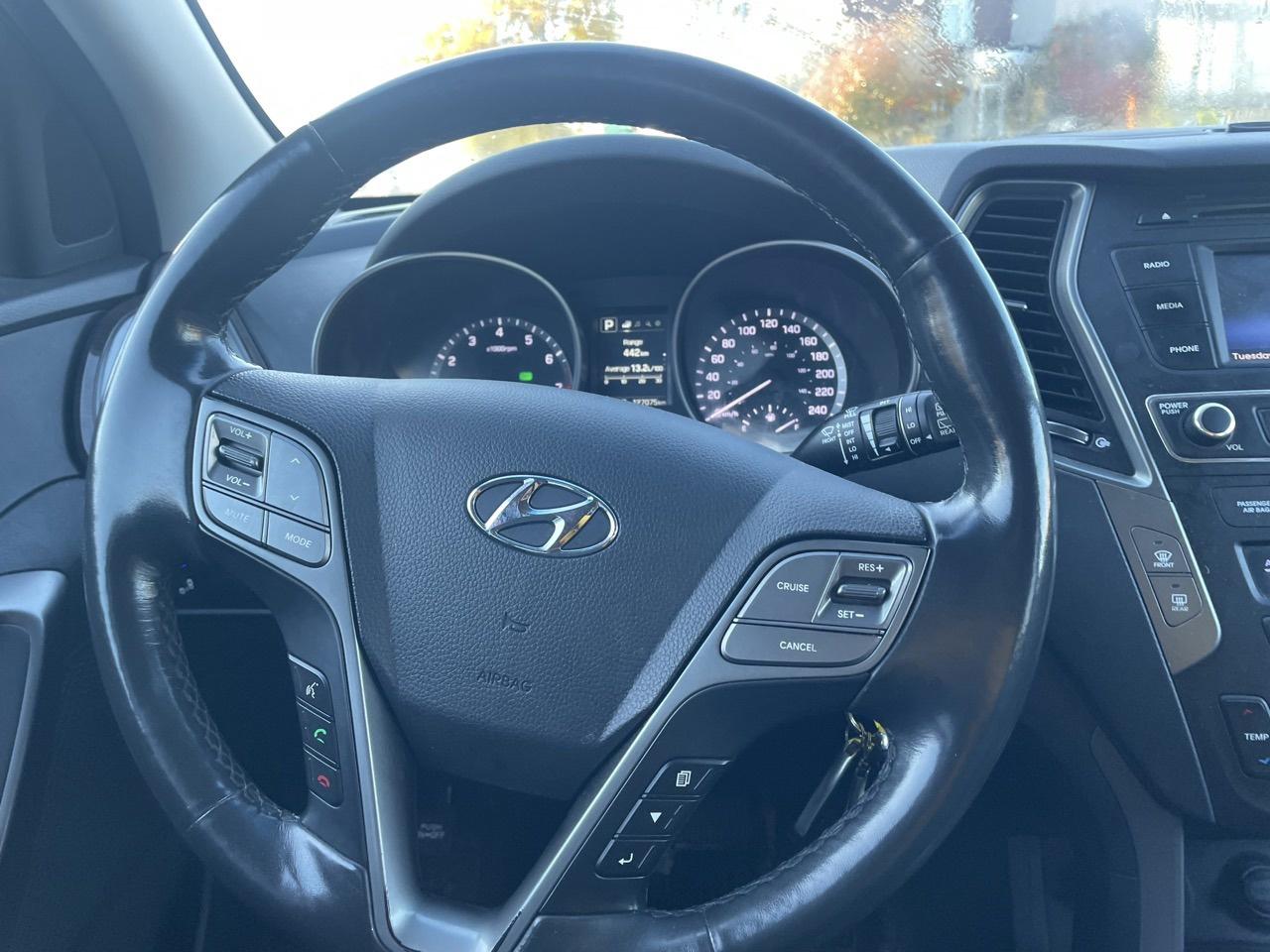 2017 Hyundai Santa Fe Sport 2.4 FWD Photo