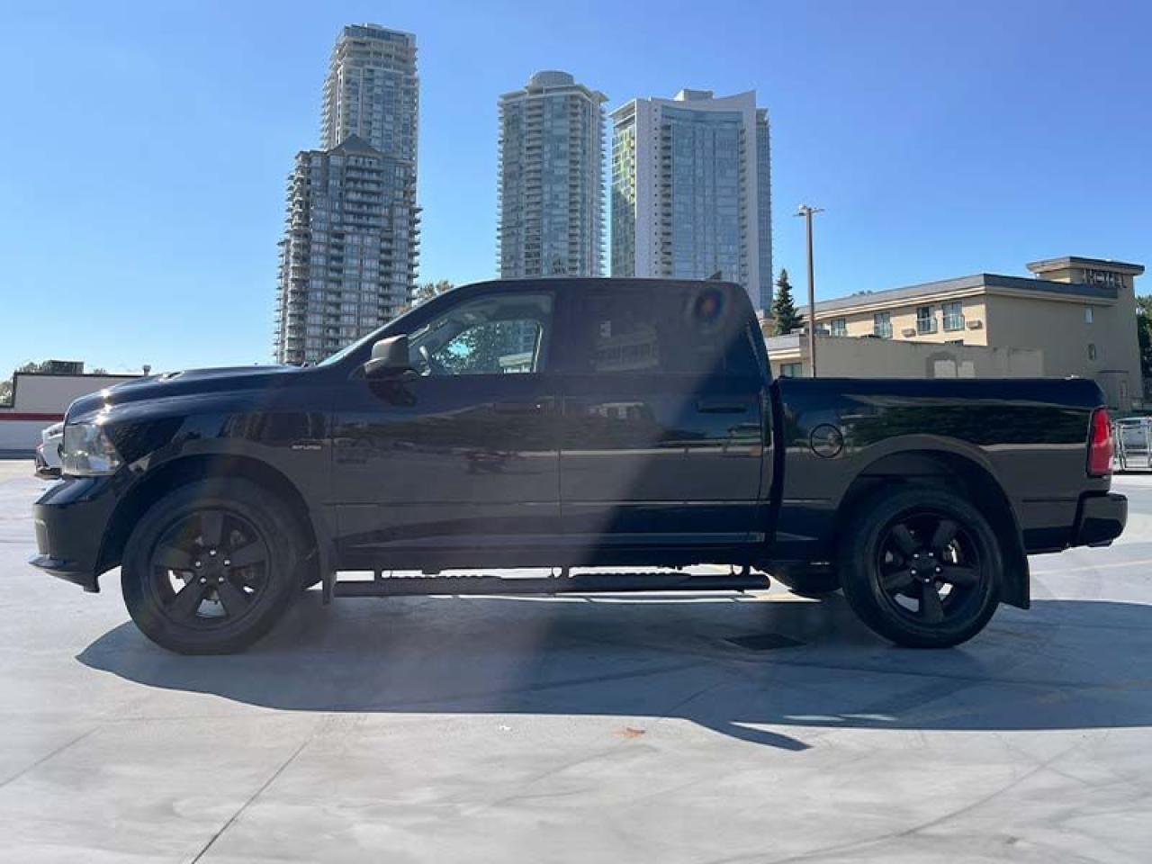 2020 RAM 1500 Classic EXPRESS - Photo #3