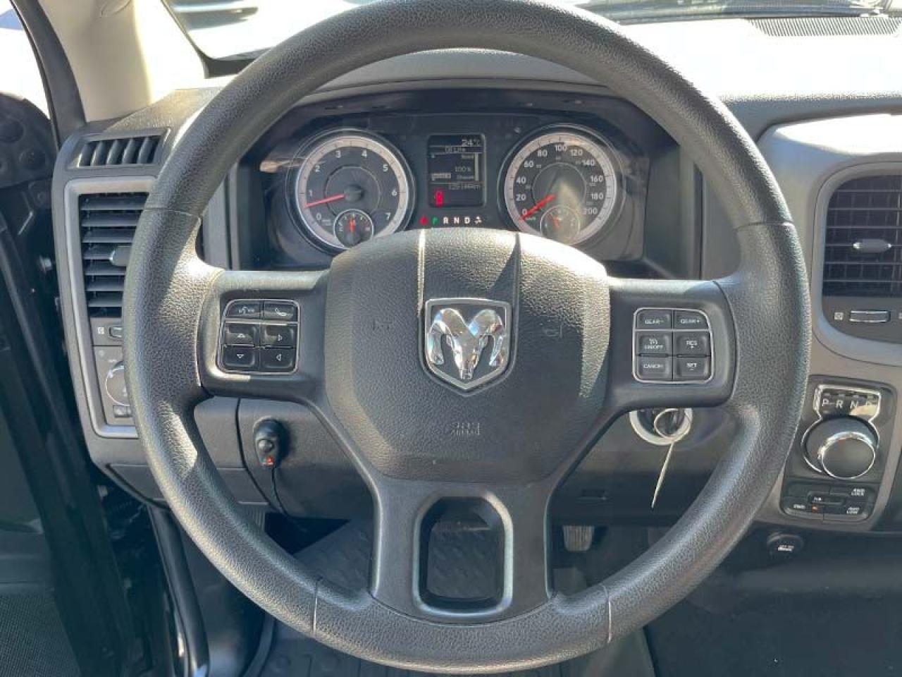 2020 RAM 1500 Classic EXPRESS - Photo #6