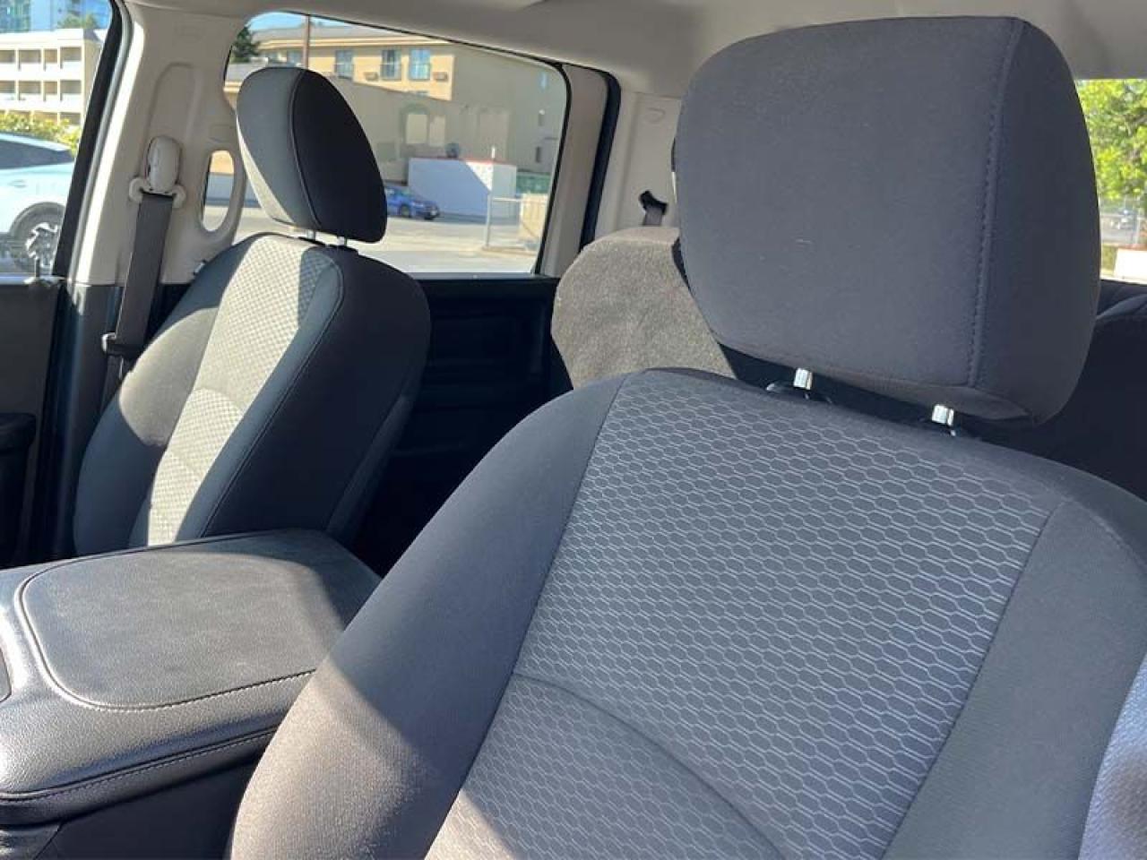 2020 RAM 1500 Classic EXPRESS - Photo #9