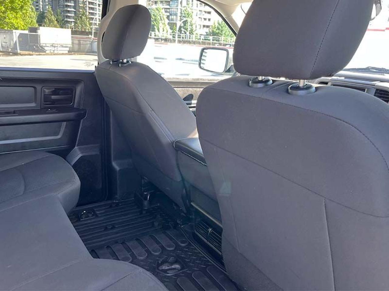 2020 RAM 1500 Classic EXPRESS - Photo #12