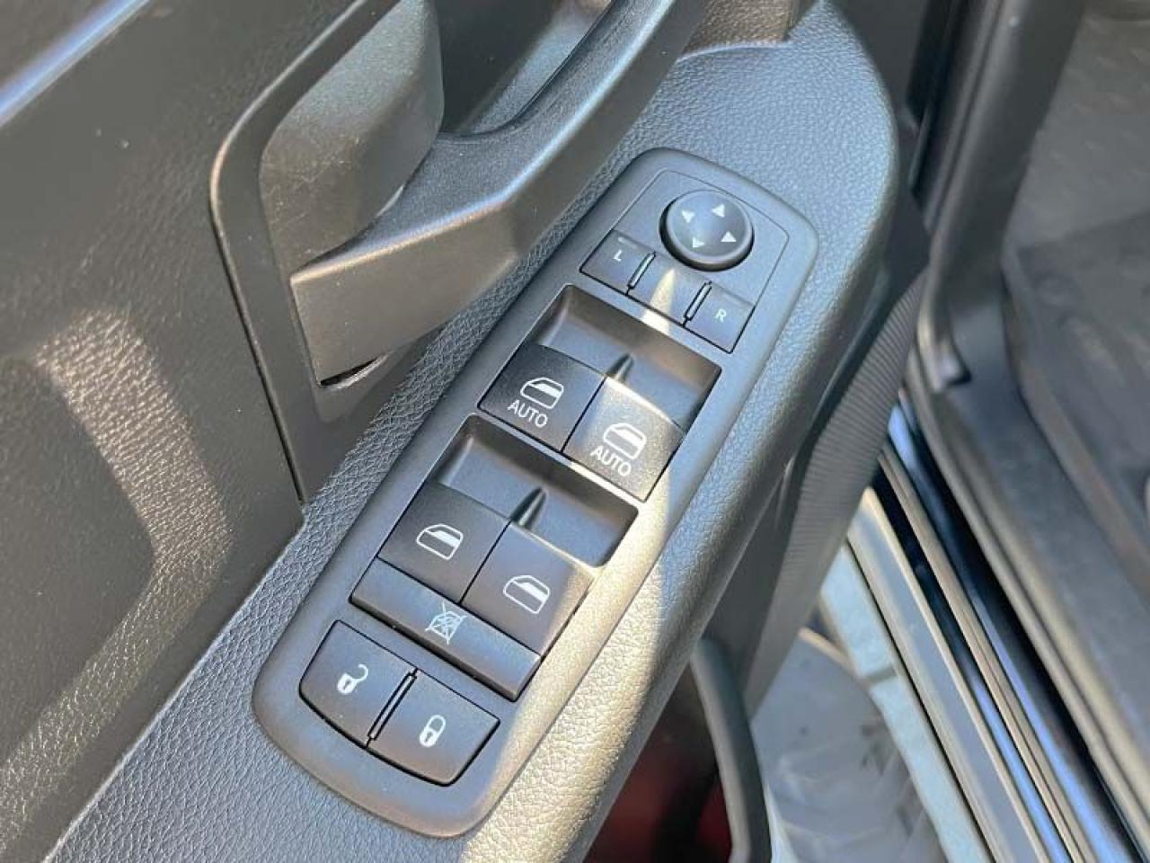 2020 RAM 1500 Classic EXPRESS - Photo #13