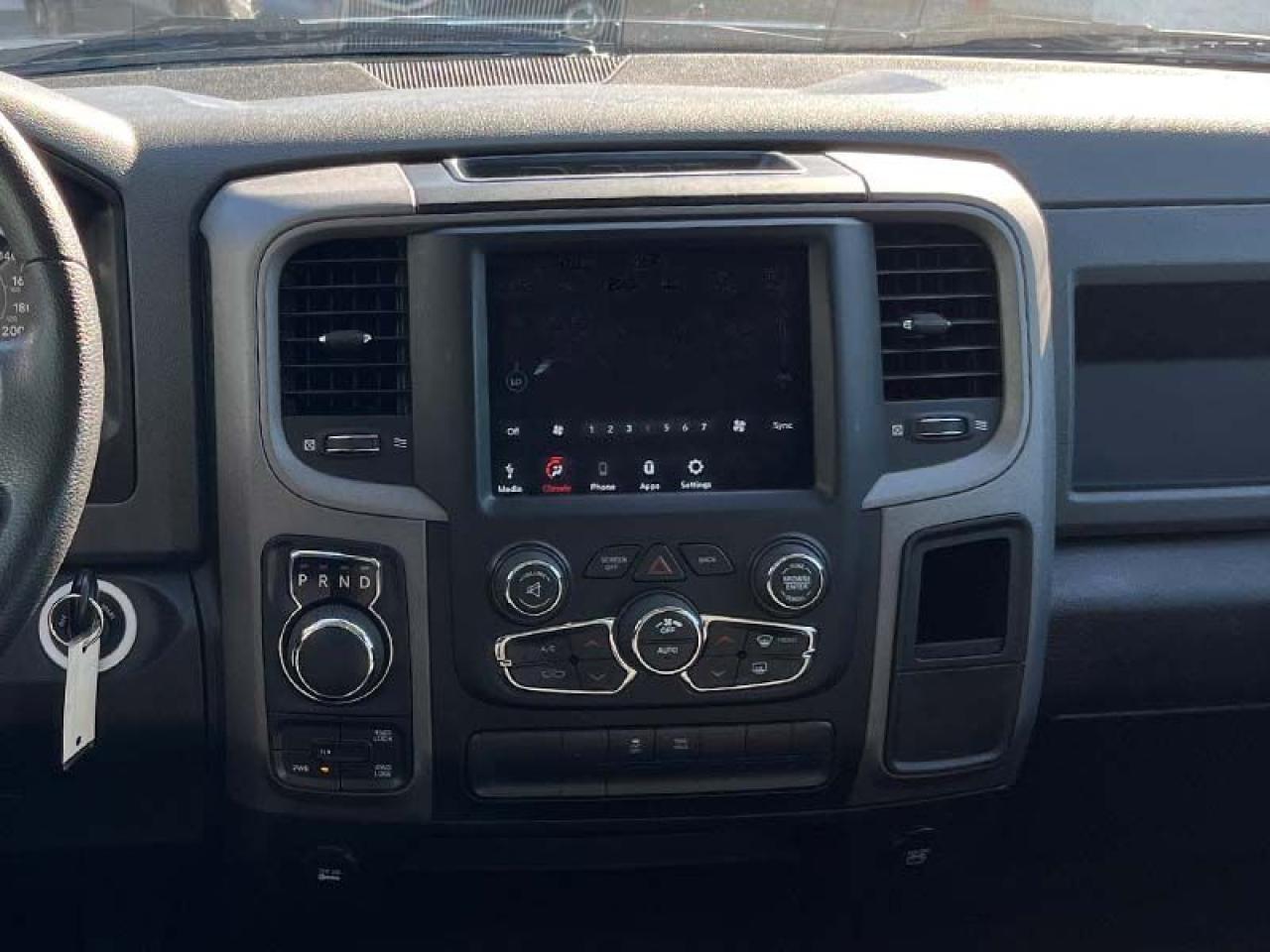 2020 RAM 1500 Classic EXPRESS - Photo #15