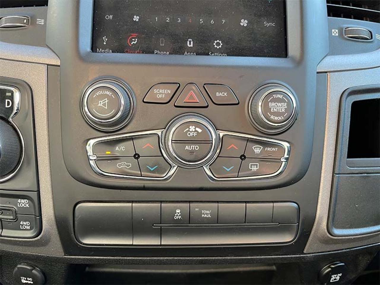 2020 RAM 1500 Classic EXPRESS - Photo #18