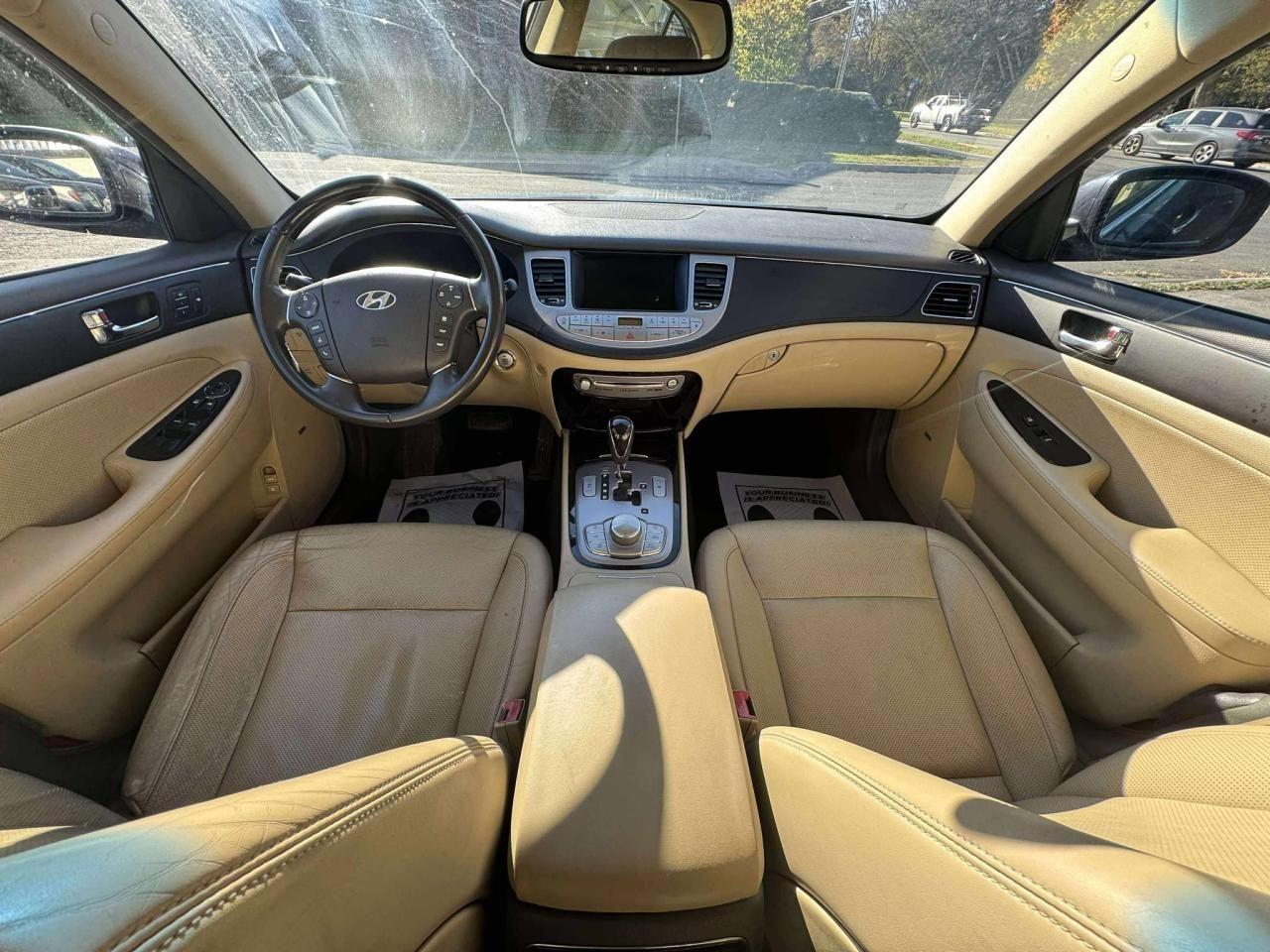 2011 Hyundai Genesis 4dr Sdn V8 - Photo #9