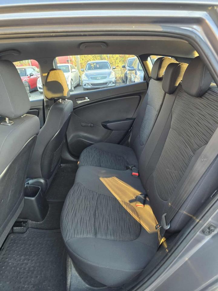 2015 Hyundai Accent LE - Photo #8