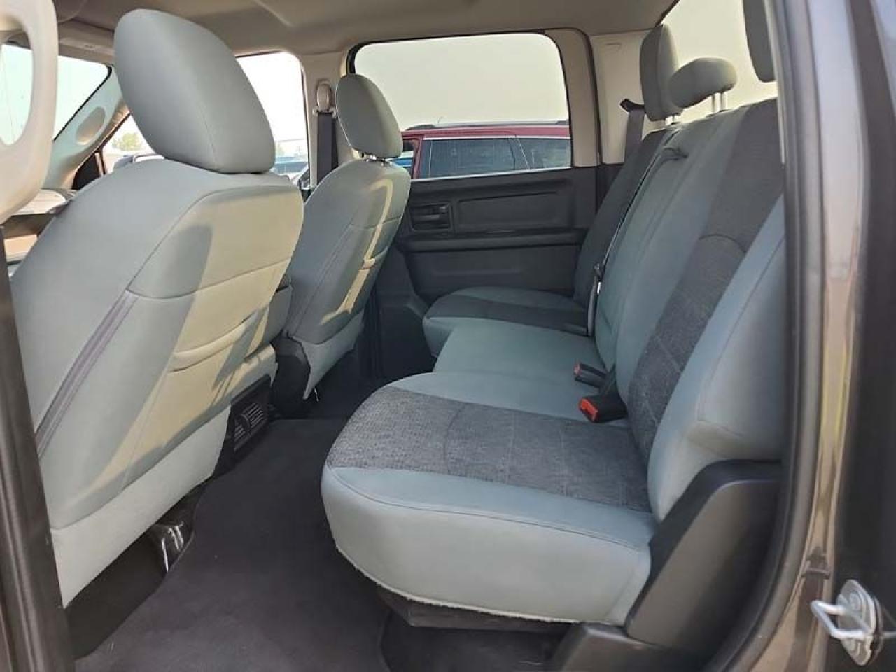 2020 RAM 1500 Classic EXPRESS - Photo #4