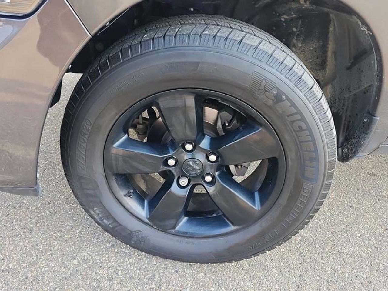 2020 RAM 1500 Classic EXPRESS - Photo #6