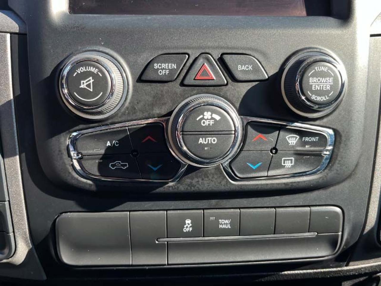 2021 RAM 1500 Classic EXPRESS - Photo #12