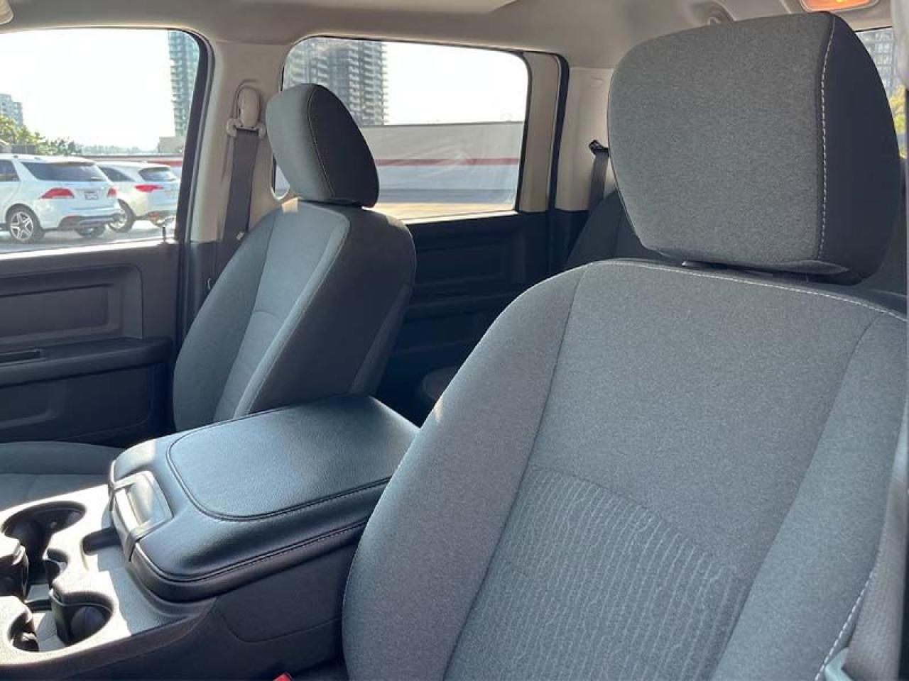 2021 RAM 1500 Classic EXPRESS - Photo #17