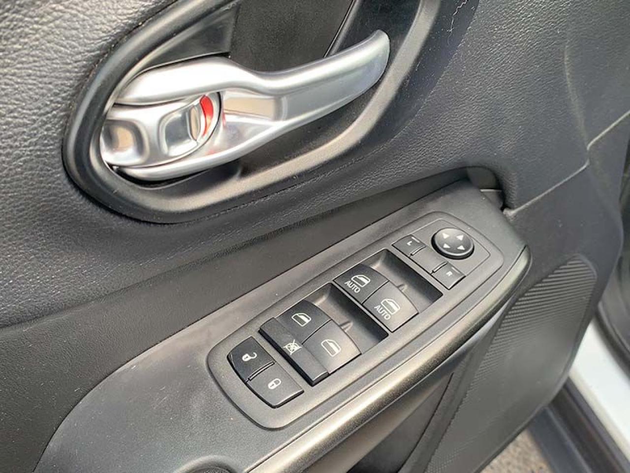 2022 Jeep Cherokee Trailhawk - Photo #5