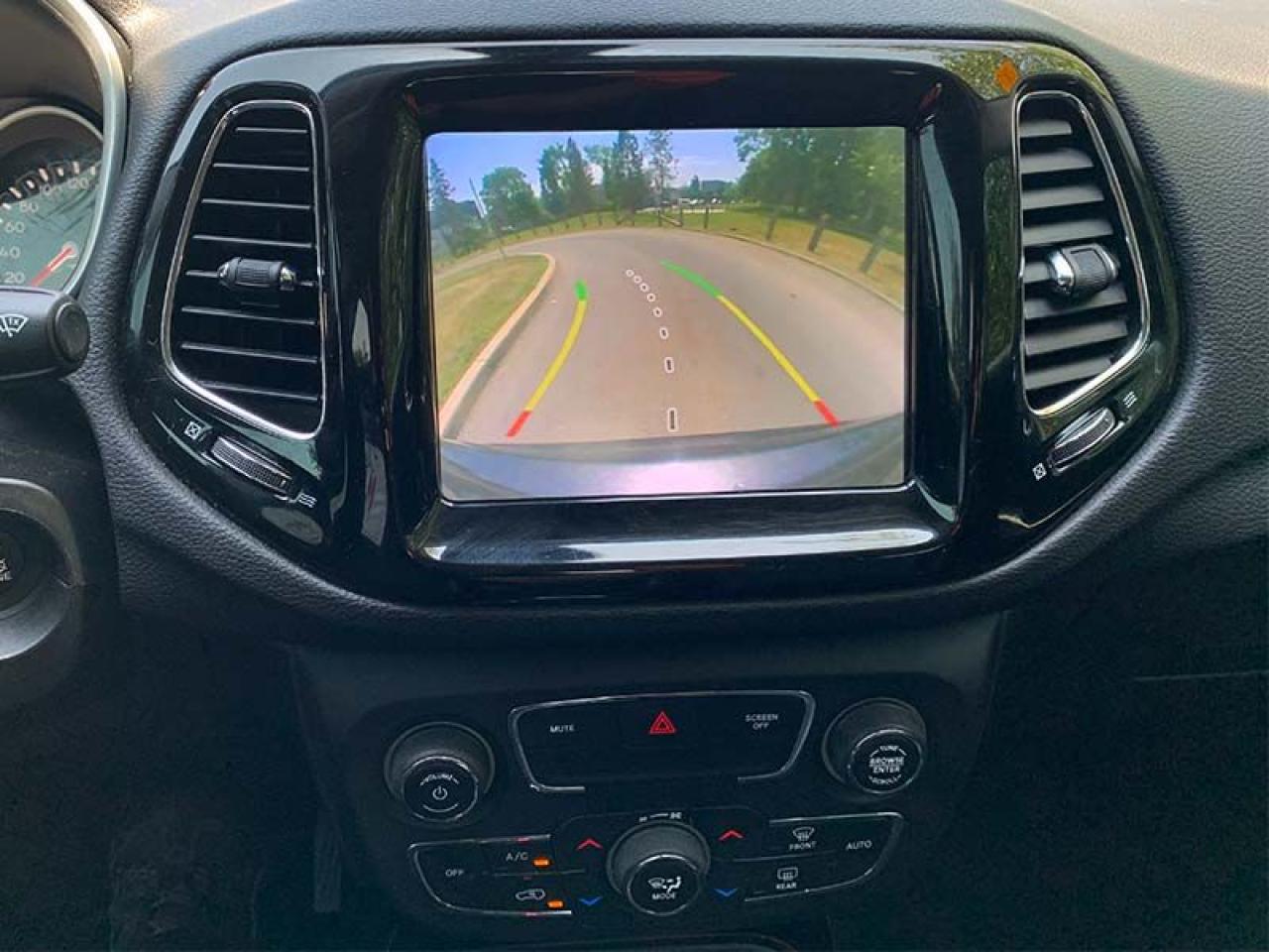 2020 Jeep Compass LIMITED - Photo #9