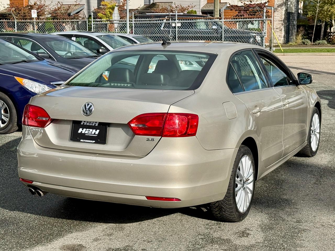 2012 Volkswagen Jetta Highline FINANCING AVAILABLE Photo5