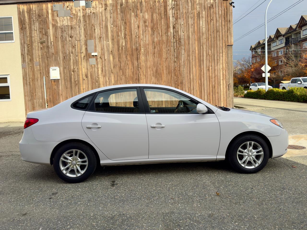 2009 Hyundai Elantra FINANCING AVAILABLE Photo4