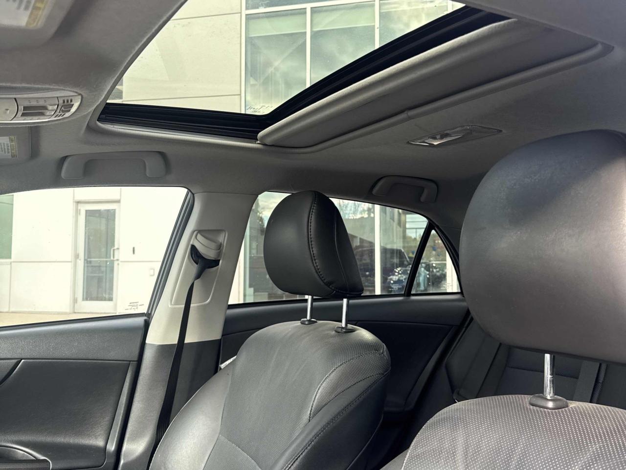 2012 Toyota Corolla 4dr Sdn Man S *1-Owner* Clean CarFax Trade-ins OK! - Photo #11