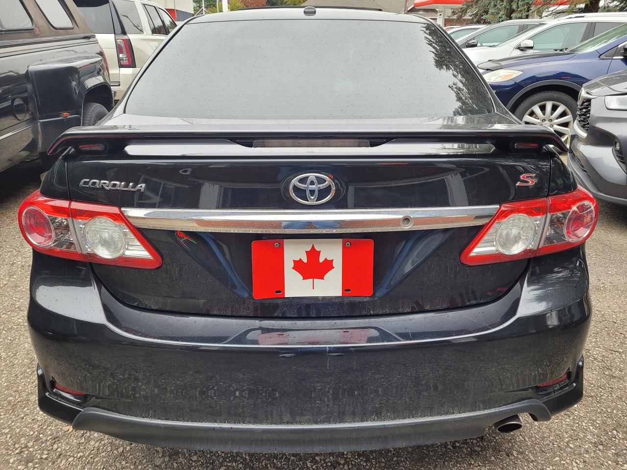 2012 Toyota Corolla 4dr Sdn Man S *1-Owner* Clean CarFax Trade-ins OK! Photo3