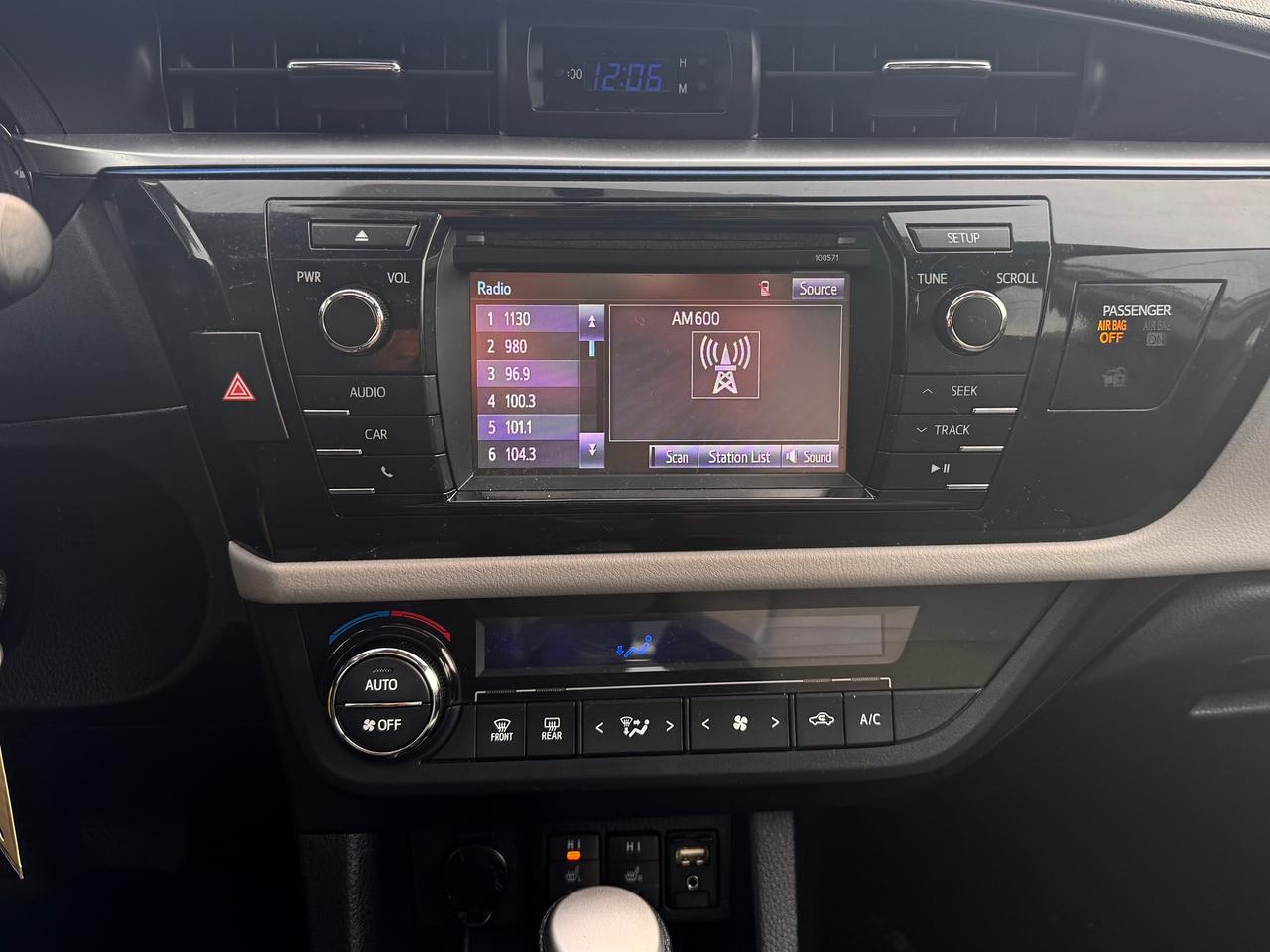 2016 Toyota Corolla FINANCING AVAILABLE Photo13