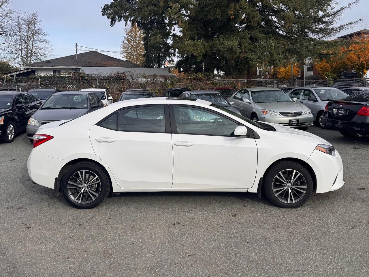 2016 Toyota Corolla FINANCING AVAILABLE Photo4