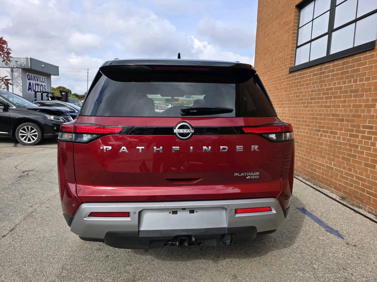 2023 Nissan Pathfinder Platinum 4WD Photo2