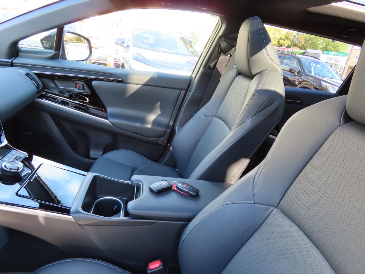 2024 Subaru Solterra W/TECHNOLOGY PACKAGE AWD - Blind Spot Monitor !! Photo