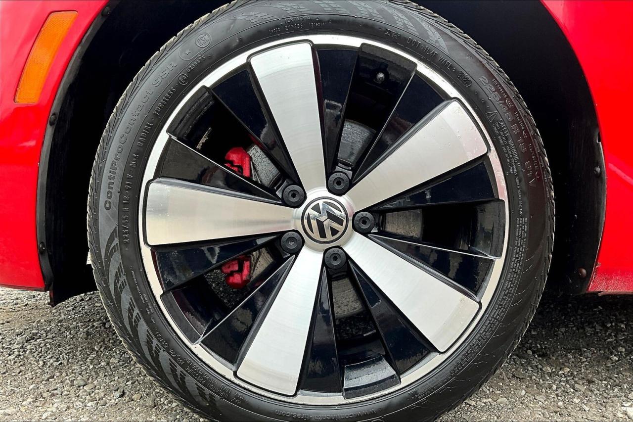 2012 Volkswagen Beetle 2.0T Turbo | Heated Leather | Sunroof | FWD Photo