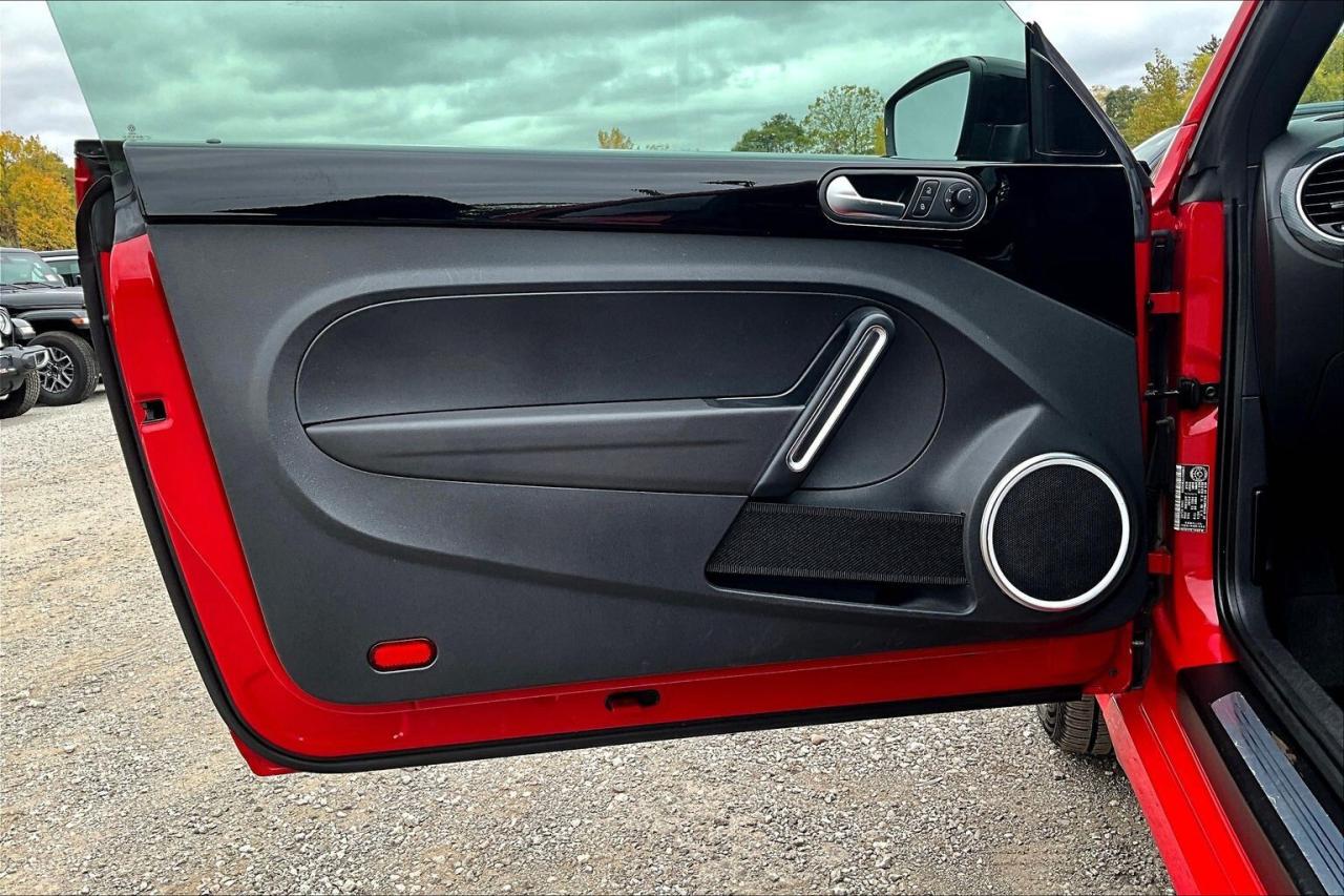 2012 Volkswagen Beetle 2.0T Turbo | Heated Leather | Sunroof | FWD Photo