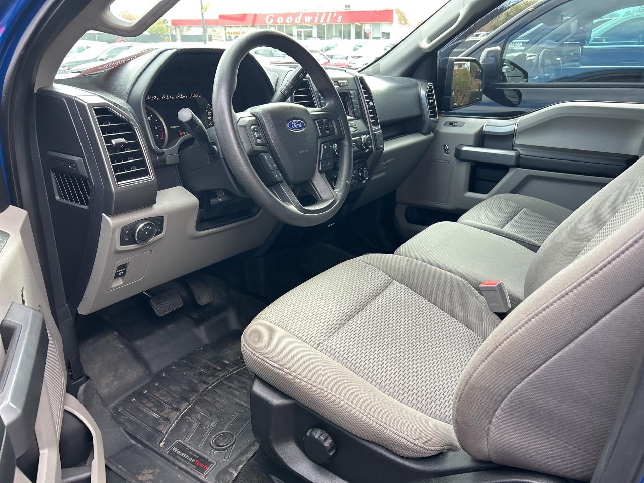 2018 Ford F-150 XLT, CLEAN CARFAX, 6 PASS, 5.0 L V8, BACK UP CAM! - Photo #4