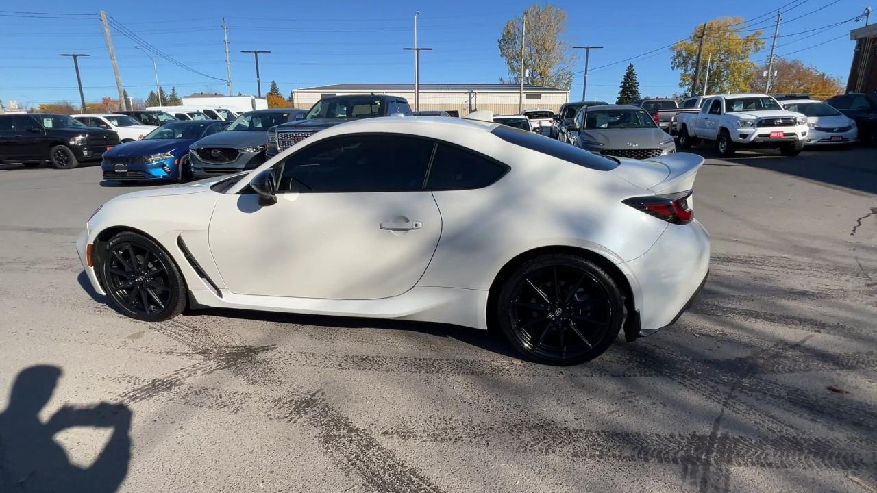 2022 Toyota GR86 PREMIUM | 228HP | HTD SEATS | CARPLAY | ALLOYS Photo4