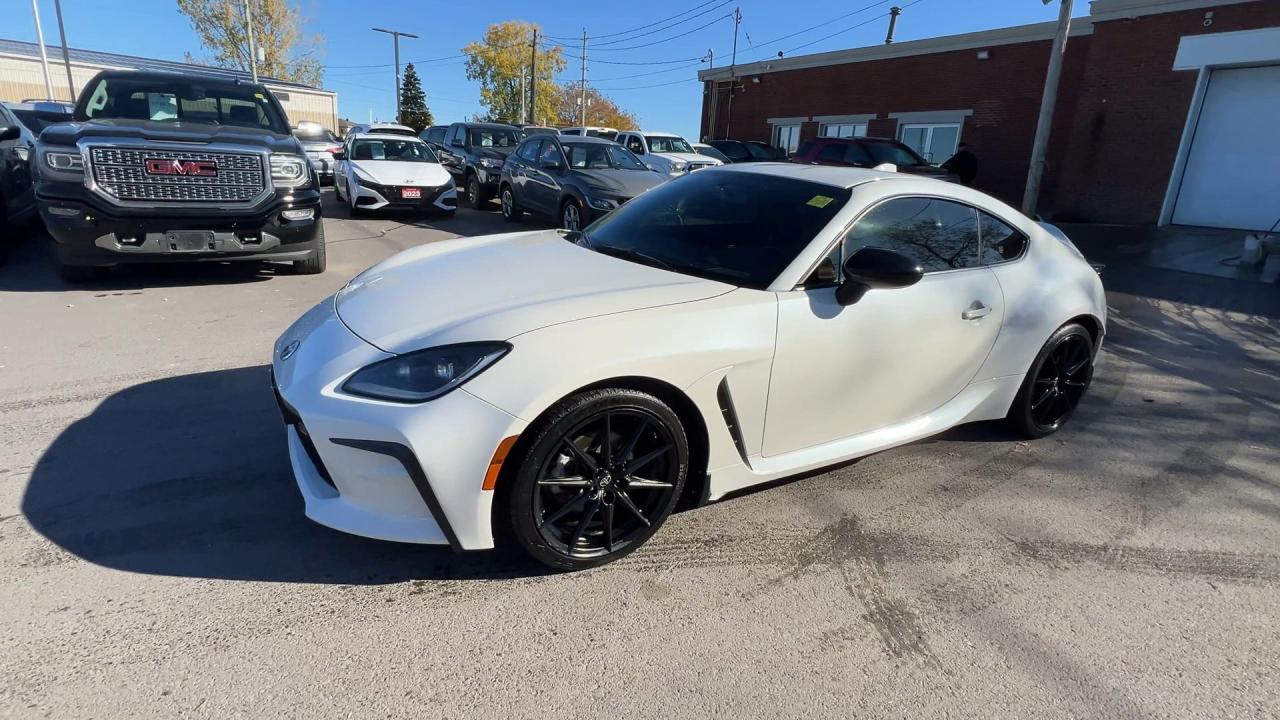 2022 Toyota GR86 PREMIUM | 228HP | HTD SEATS | CARPLAY | ALLOYS Photo3