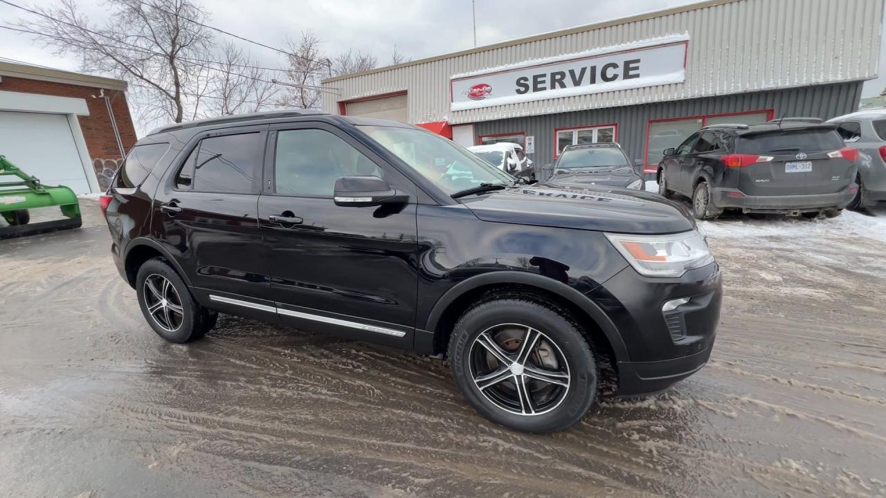2018 Ford Explorer XLT AWD | LEATHER | LOW KMS | 290HP V6 | 6-PASS Photo