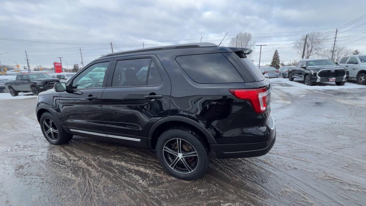 2018 Ford Explorer XLT AWD | LEATHER | LOW KMS | 290HP V6 | 6-PASS Photo