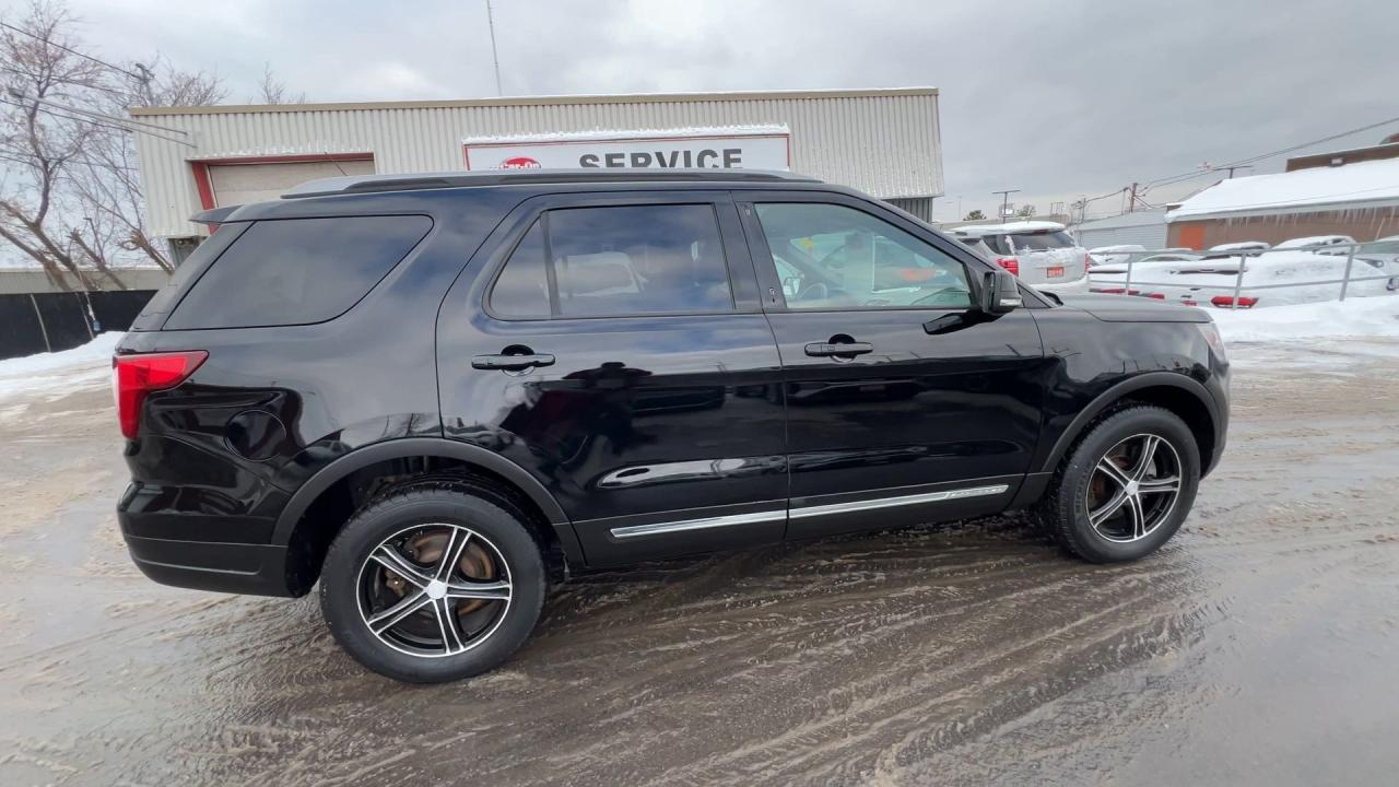 2018 Ford Explorer XLT AWD | LEATHER | LOW KMS | 290HP V6 | 6-PASS Photo