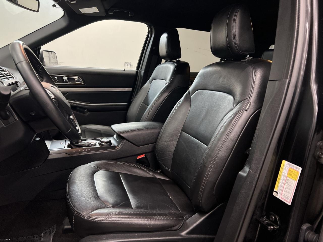 2018 Ford Explorer XLT AWD | LEATHER | LOW KMS | 290HP V6 | 6-PASS Photo