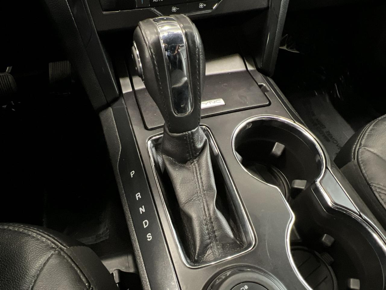 2018 Ford Explorer XLT AWD | LEATHER | LOW KMS | 290HP V6 | 6-PASS Photo