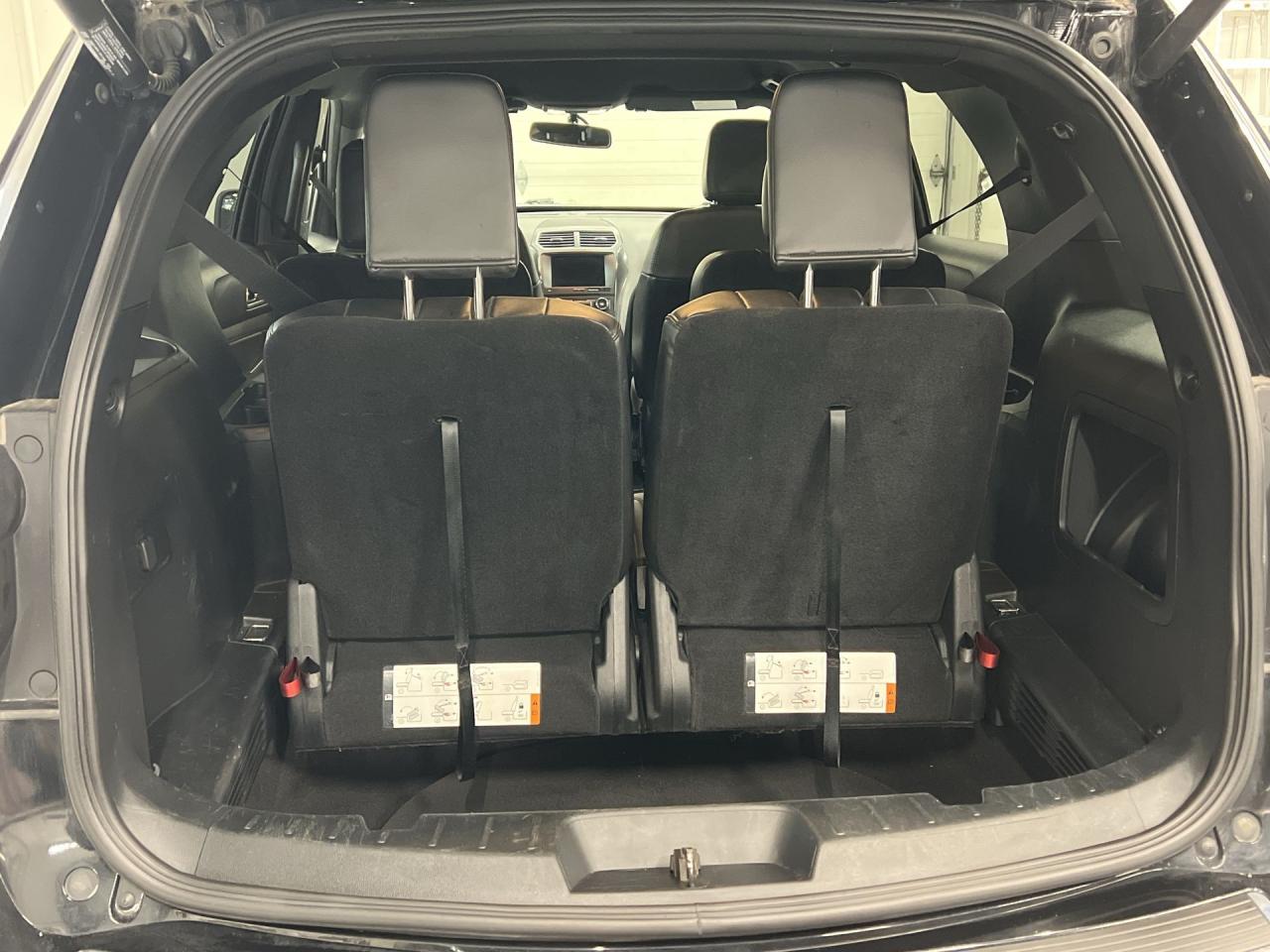 2018 Ford Explorer XLT AWD | LEATHER | LOW KMS | 290HP V6 | 6-PASS Photo