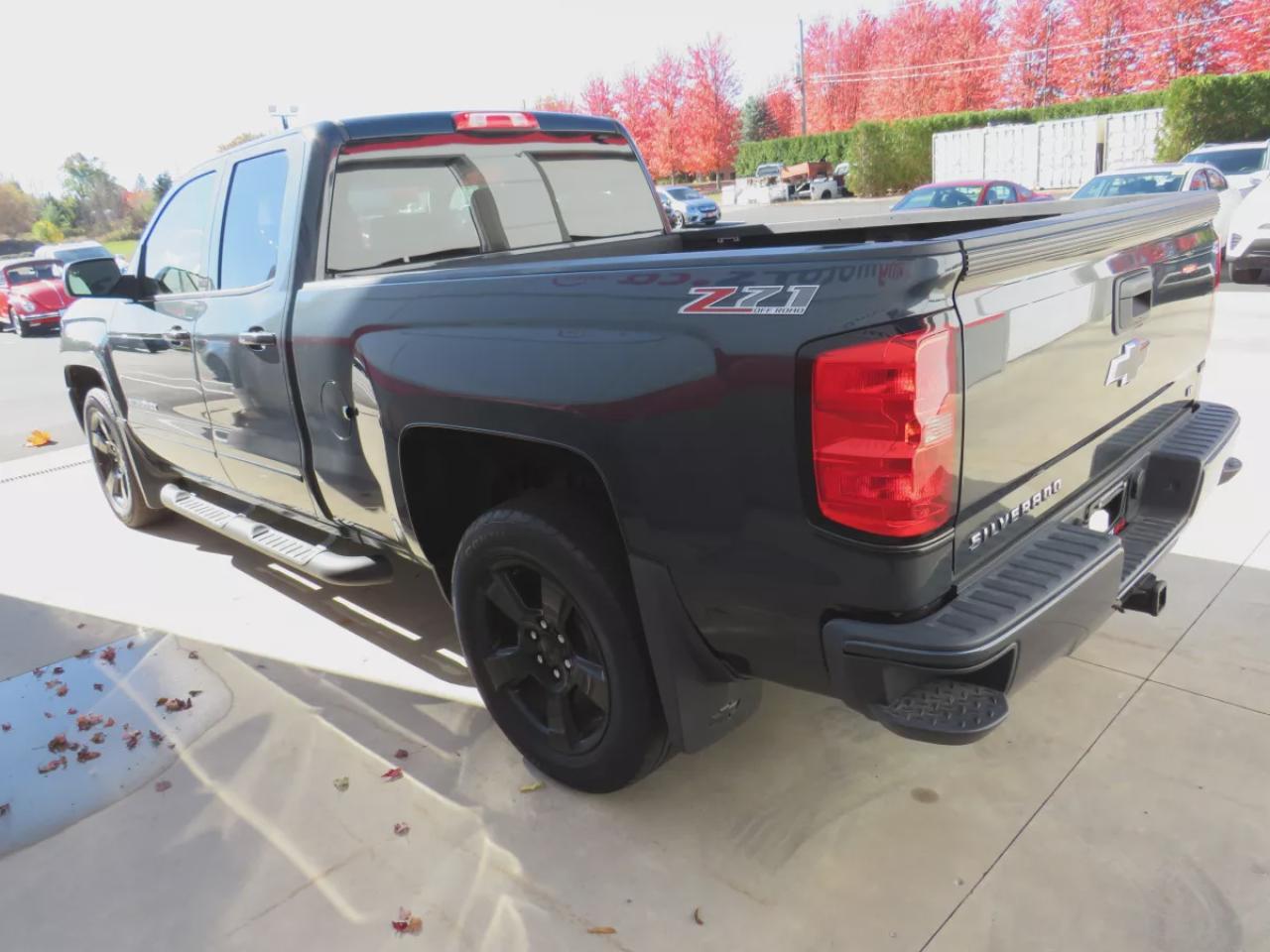2017 Chevrolet Silverado 1500 LT (**CLEAN TITLE/NO ACCIDENTS**SAFETY/CERTIFIED**REMOTE START**TRAILER HITCH**RUNNING BOARDS**BRAKE CONTROLLER**ALLOY RIMS**FOG LIGHTS**FRONT TOW HOOKS**HEATED SEATS**POWER SEATS**DIGITAL TOUCHSCREEN**REVERSE CAMERA**WIRELESS PHONE CHARGING**DUAL CLIMATE Photo2