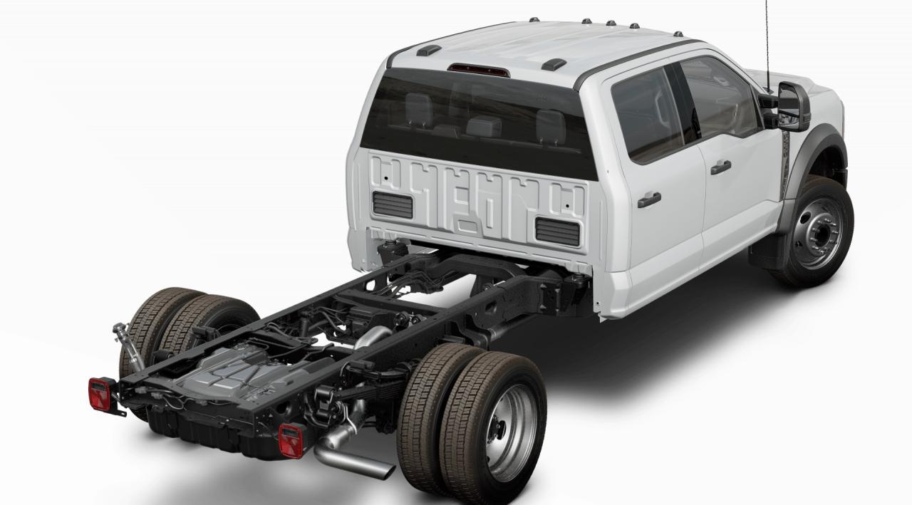 2025 Ford F-550 Super Duty DRW XLT Photo5