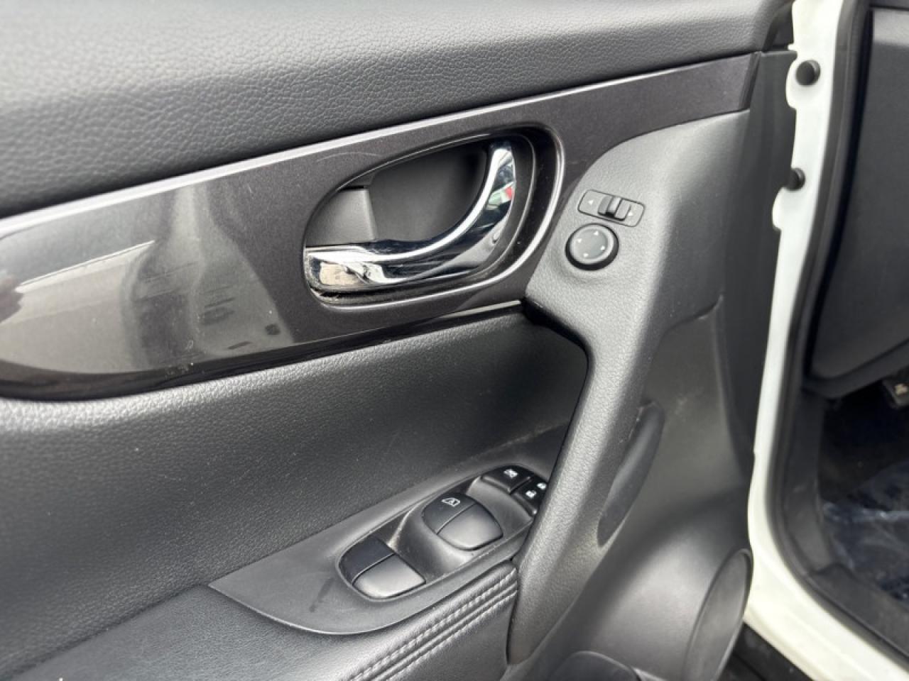 2018 Nissan Rogue S  Fresh Trade-in, Clean CARFAX Photo