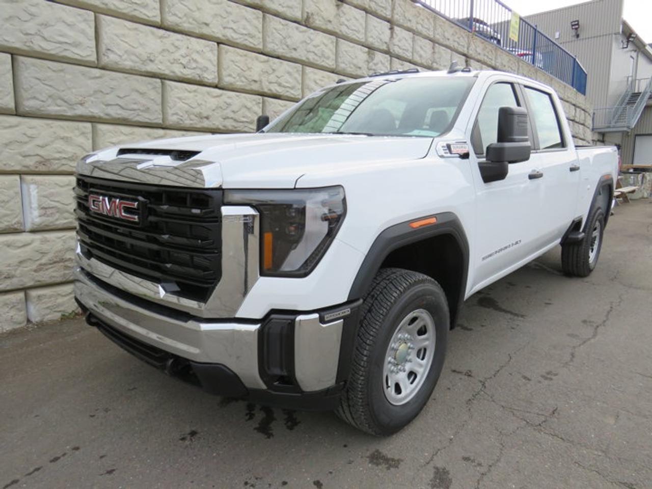 4WD Crew Cab 159 Pro, 10-Speed Automatic, Turbocharged Diesel V8 6.6L/