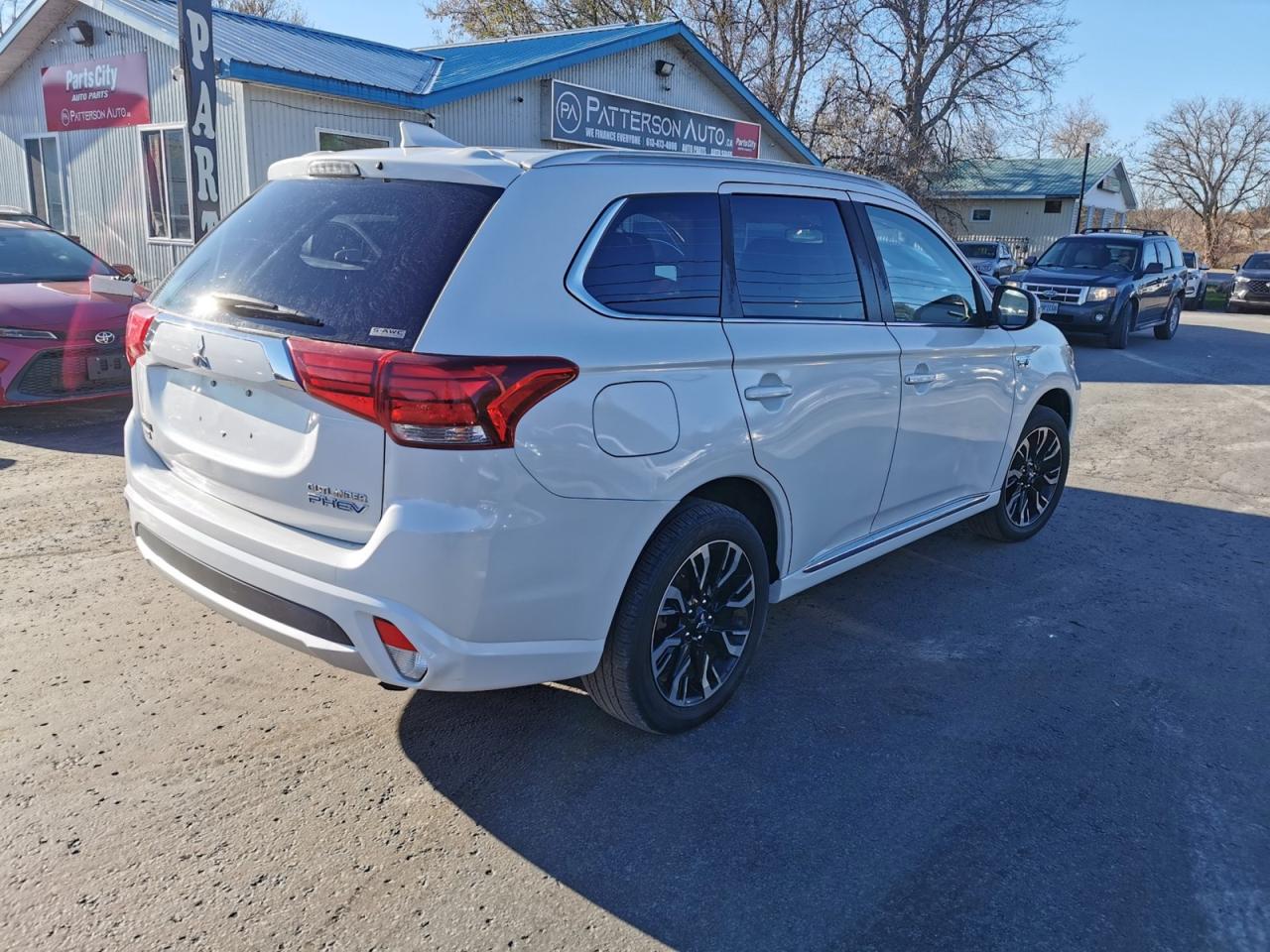 2018 Mitsubishi Outlander Phev SEL Photo4