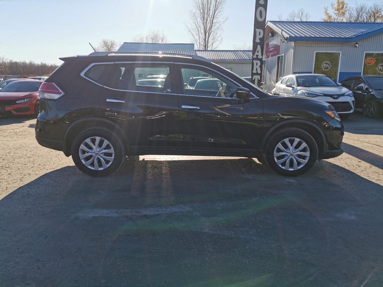 2015 Nissan Rogue S AWD Photo3