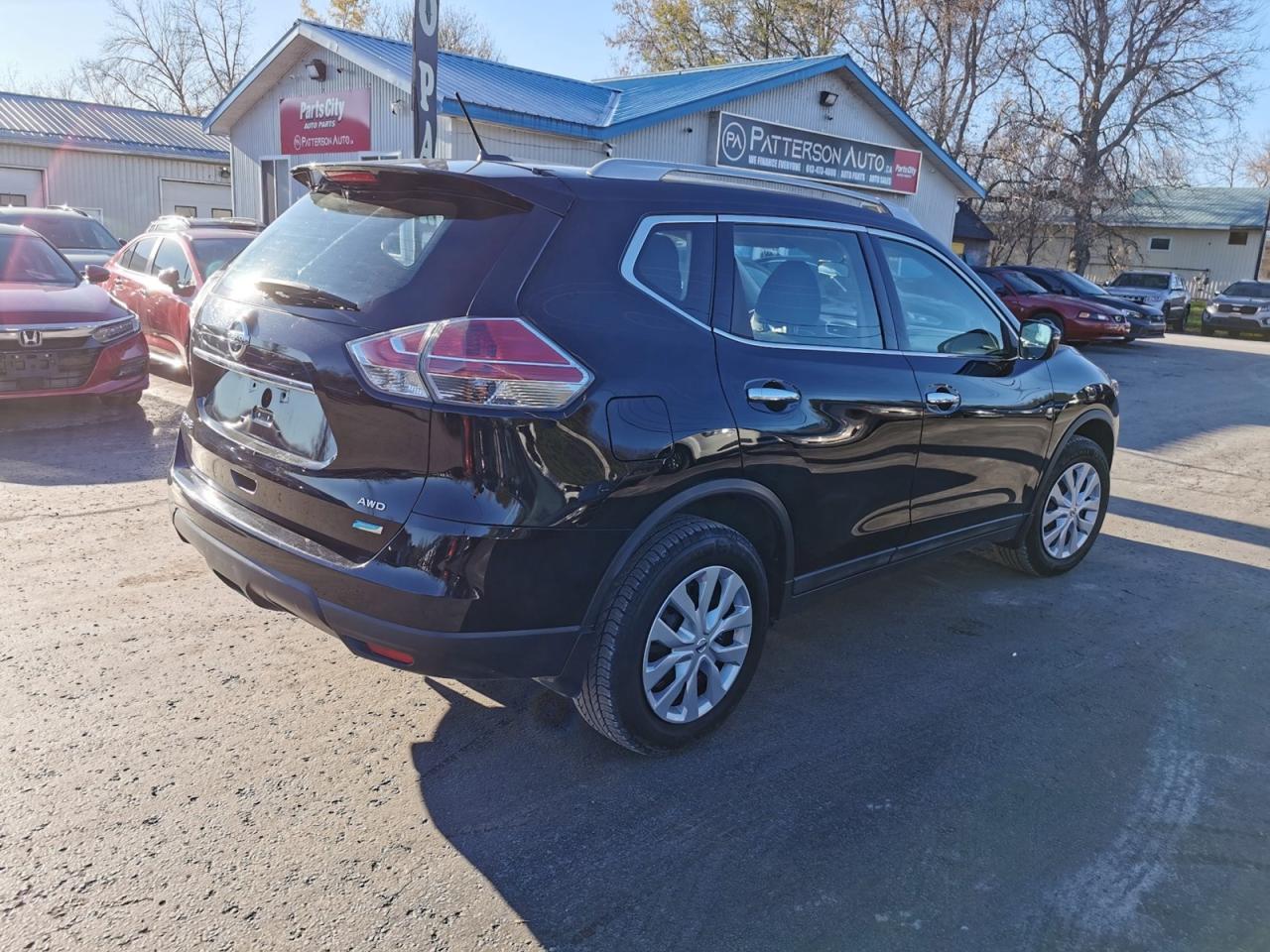 2015 Nissan Rogue S AWD Photo4