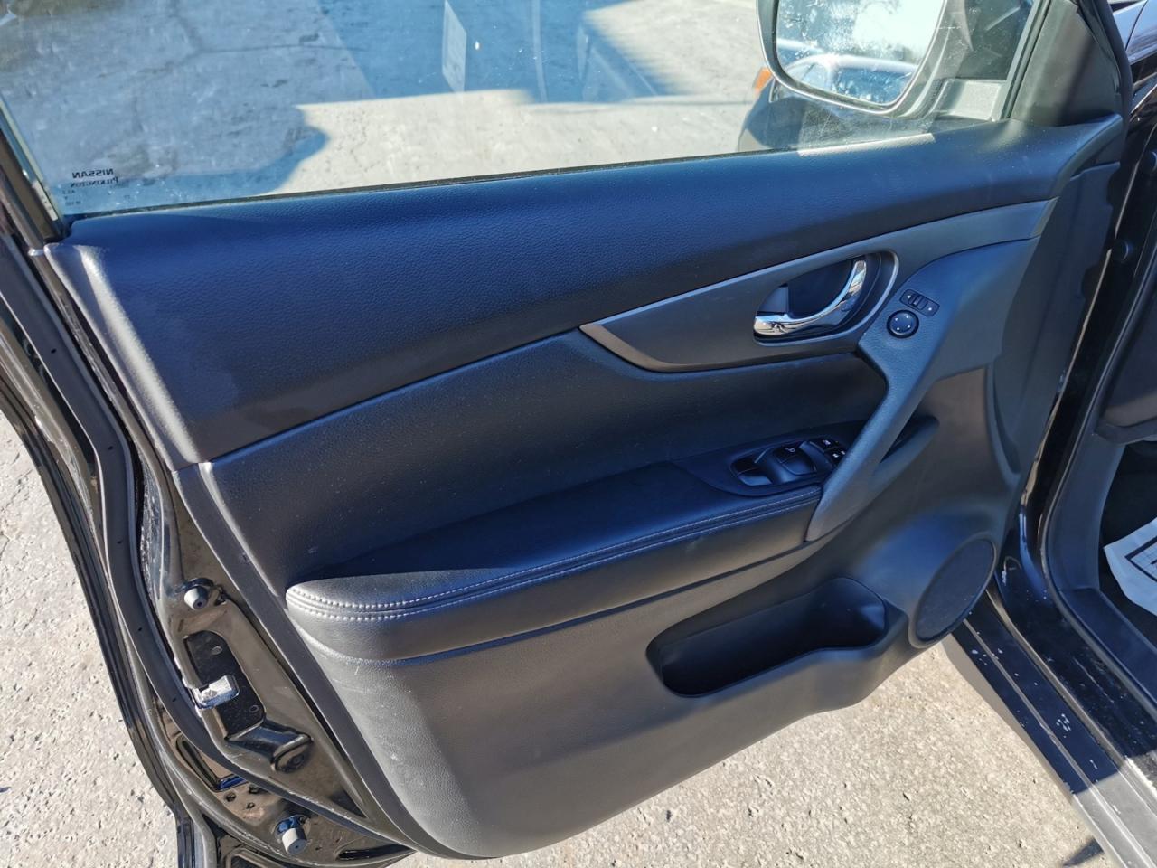 2015 Nissan Rogue S AWD - Photo #10