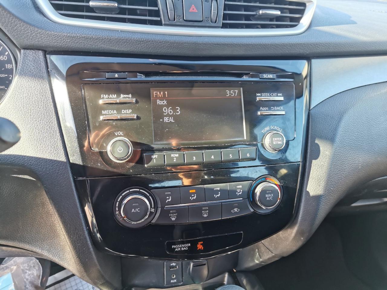 2015 Nissan Rogue S AWD - Photo #16