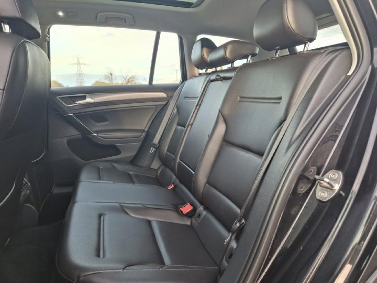 2019 Volkswagen Golf Alltrack Highline DSG AWD | Leatherette | Pano Roof | Adaptive Cruise | Heated Seats | CarPlay & More ! Photo